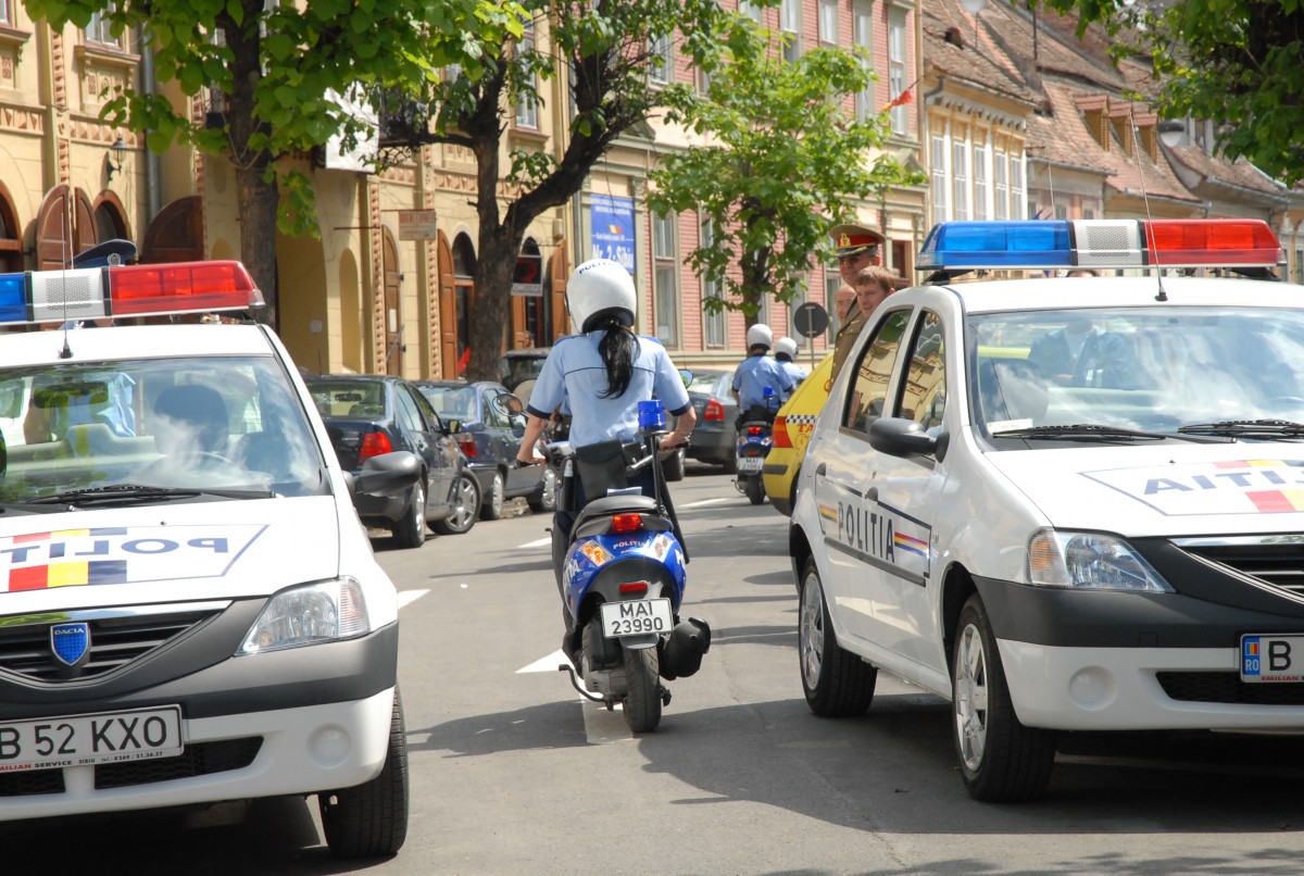 Verificările prin sate s-au lăsat cu dosare penale: polițiștii nu-i mai lasă pe mopediști „de capul lor”