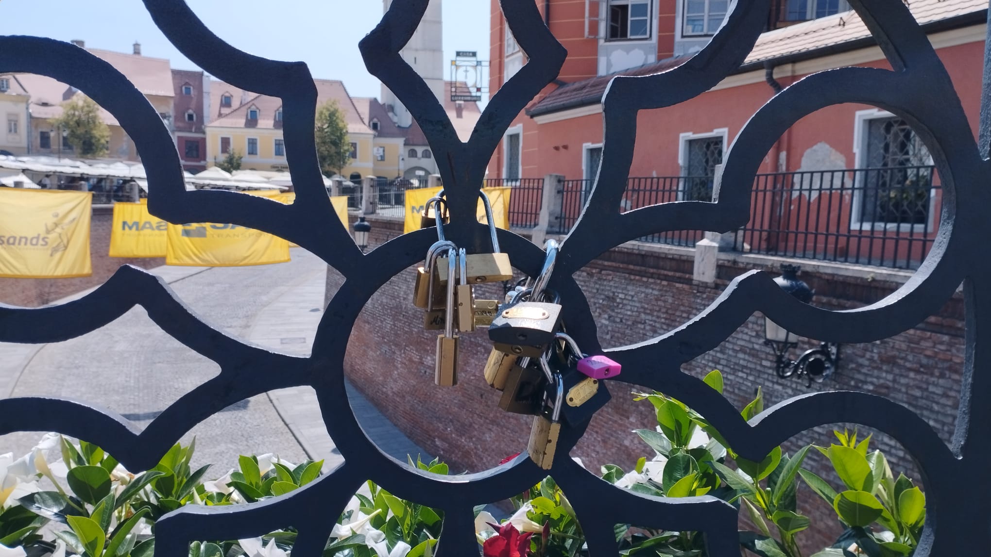 Lacătele de pe Podul Minciunilor vor fi îndepărtate din nou