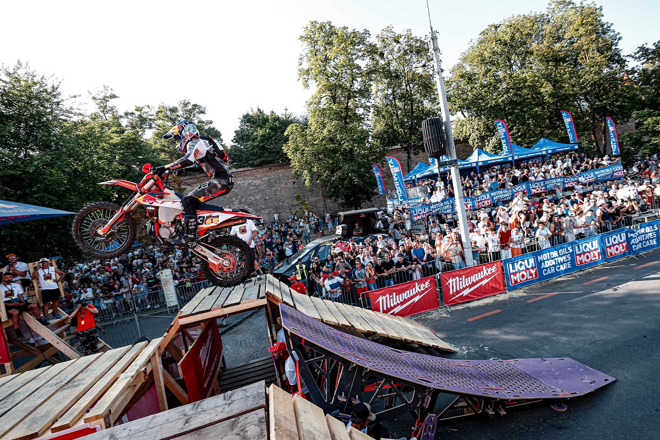 The Impossible, a 20-a ediție a Red Bull Romaniacs, are loc între 25 și 29 iulie. Concurenți din peste 55 de țări vor ajunge la Sibiu