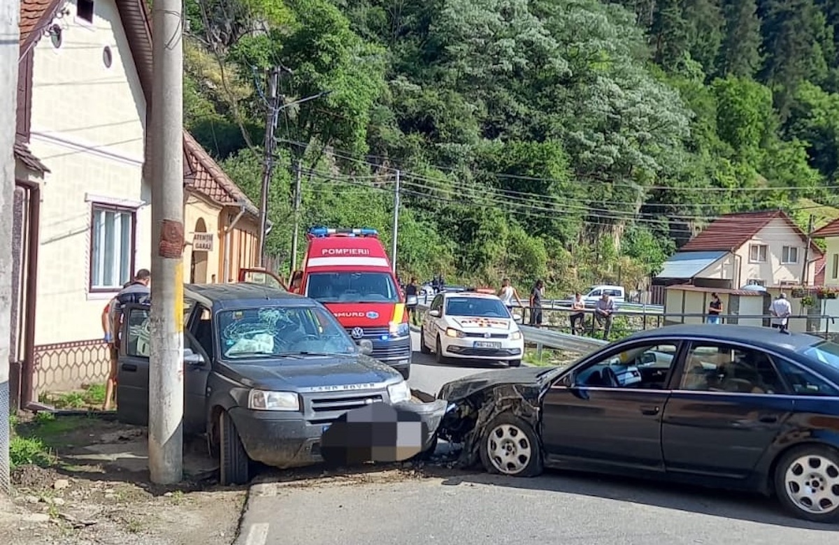Accident în Tilișca: Coliziune frontală între două autoturisme. Trafic blocat