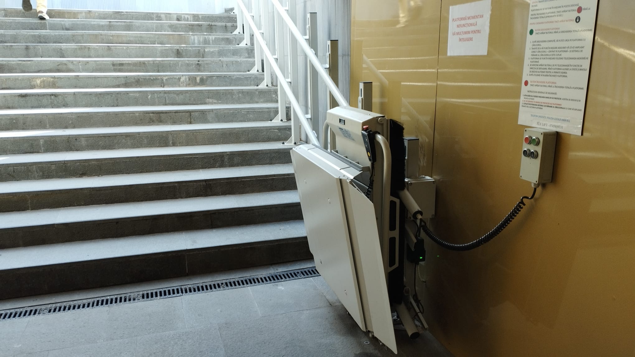 „Momentan nefuncțională”. Primăria a plătit peste 14.000 de lei pentru a repara elevatoarele pentru persoanele cu dizabilități din pasajul Bulevard