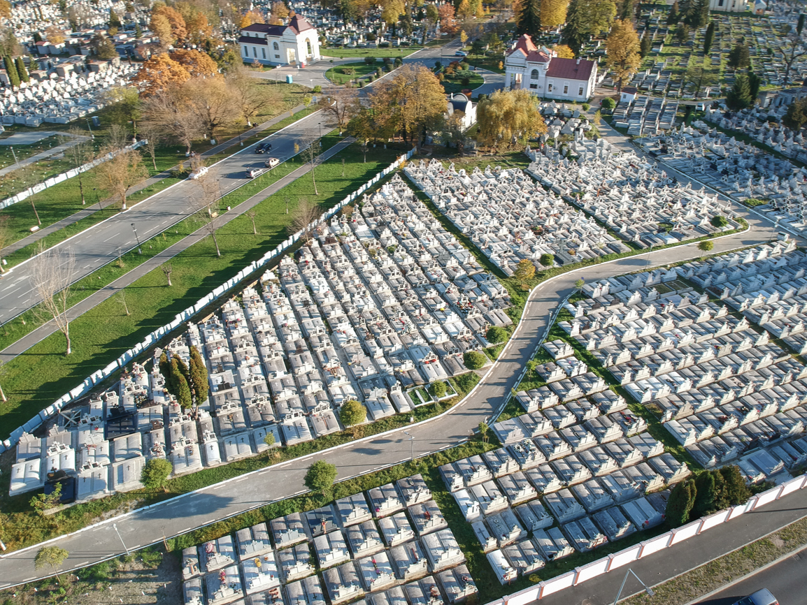 Noi tarife propuse pentru cimitir: 2 lei – trasul clopotelor, un leu folosirea toaletei, 1.000 de lei rezervarea pe 25 de ani a unui loc de mormânt