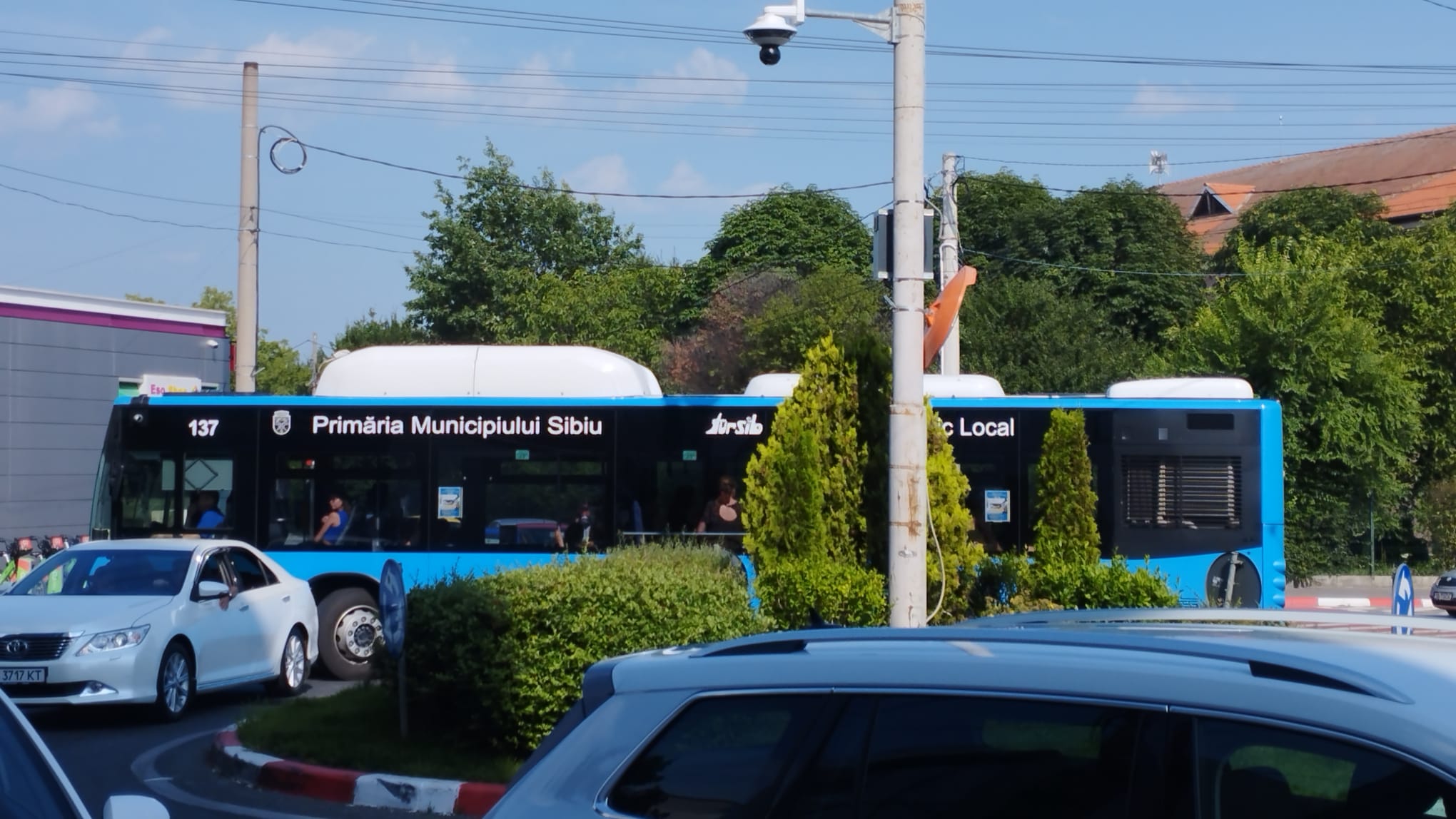 Circulația în transportul public pe timp de caniculă în Sibiu: Temperatura în autobuze e de maxim 24 de grade