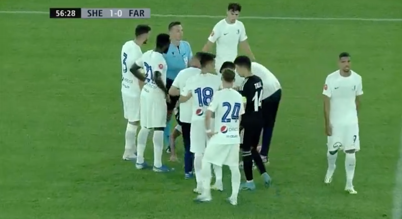 Fotbaliștii de la Farul, obligați în R. Moldova să-și schimbe tricourile care aveau denumirea unei case de pariuri. La Sibiu s-a făcut reclamă pe cer, cu drone