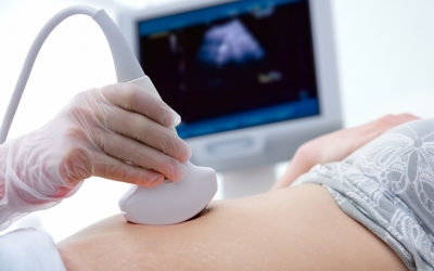 CNAS: De la 1 iulie, femeile însărcinate pot efectua analize medicale specifice şi peste valoarea plafonului lunar