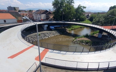 Structura podului circular de pe Cibin a fost finalizată: pe 4 august se inaugurează pista. „Bucata lipsă” va fi construită tot de Con-A