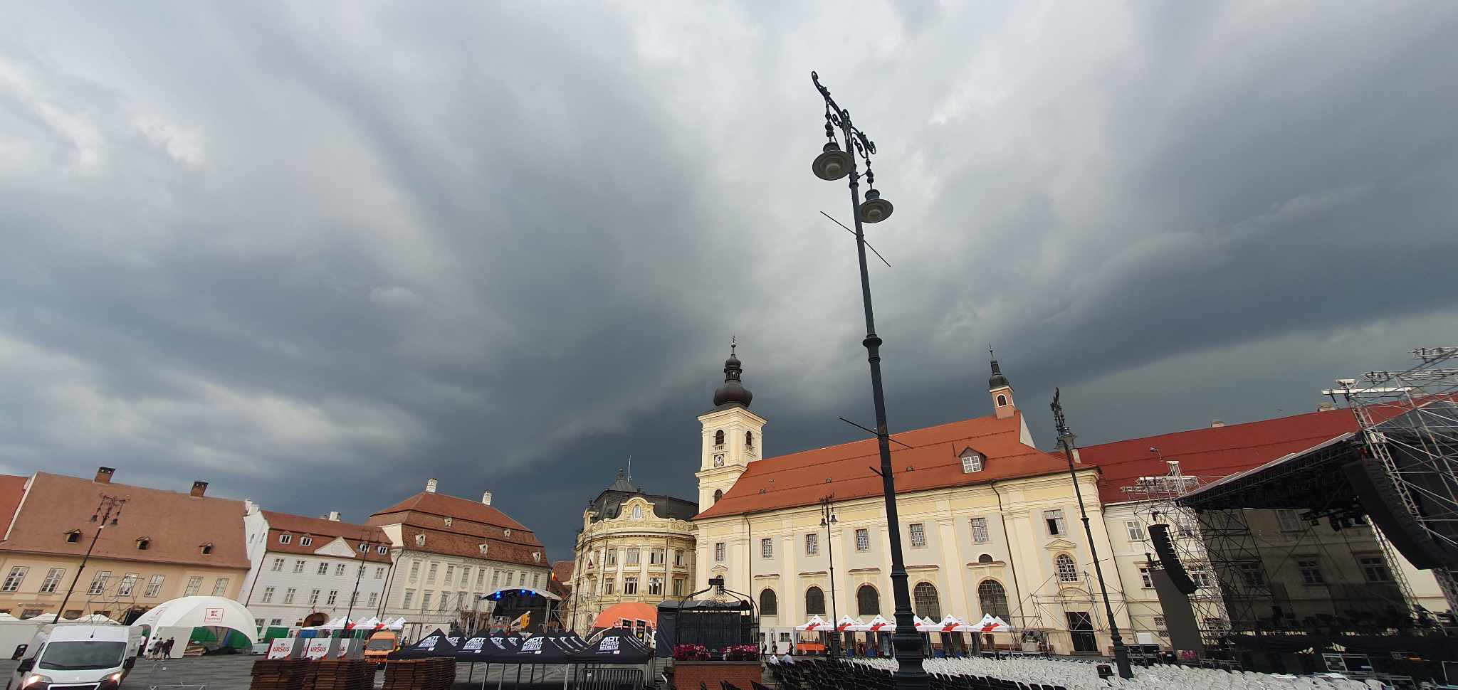 Cod roșu de vijelie puternică în Sibiu și alte 23 de localități din județ. Avertizare imediată de la meteorologi și mesaj RO-Alert