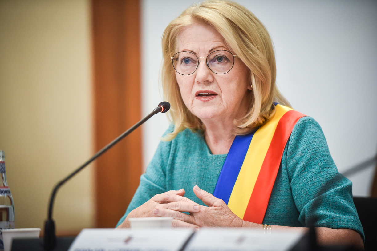 Primarul Astrid Fodor: „Când vă trimit poza, mergeți să vă luați tablete?”