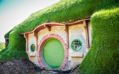 Un nou obiectiv turistic la marginea Sibiului - ”Casa hobbiților” făcută de Boierul Ilie