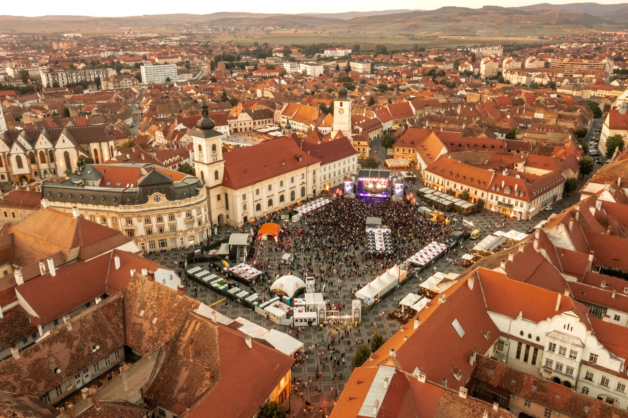 ARTmania, singurul festival cu bilete din Piaţa Mare, a atras peste 21.000 de spectatori, majoritatea turişti