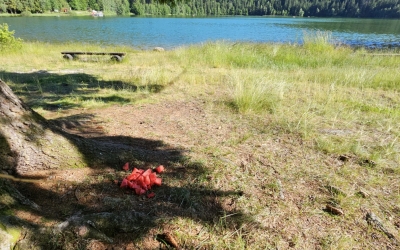 Accesul la Lacul Sf Ana, interzis cu bagaje, pentru descurajarea celor care fac picnic în pădure