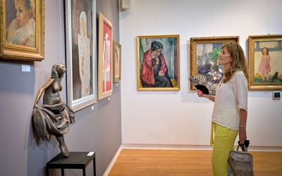 La Sibiu a fost vernisată „cea mai frumoasă expoziție dedicată femeii”: de la model, la artistă profesionistă