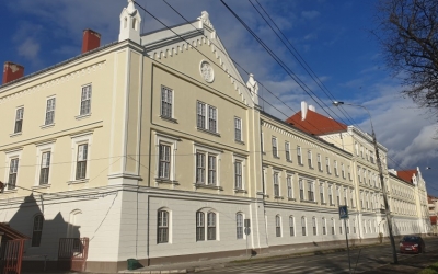 Cazarma Spitalului militar din Sibiu caută operator pentru realizarea unui sistem fotovoltaic