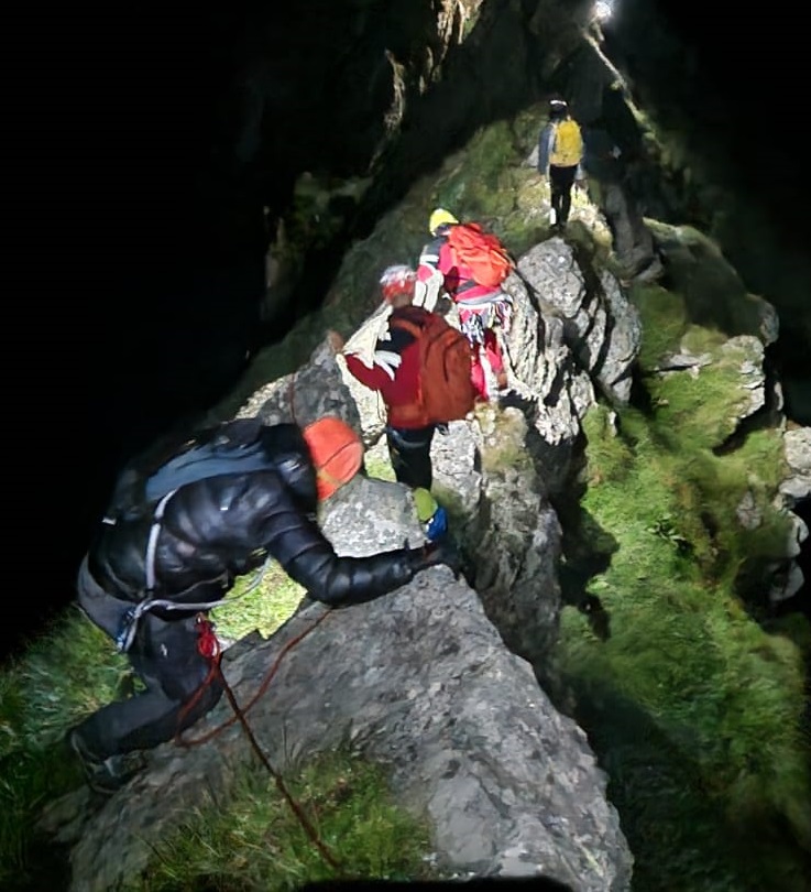 Cei patru turiști blocați pe munte au fost recuperați. Salvamontist: „Erau speriați. Aveau 15 ore de când au intrat pe traseu”