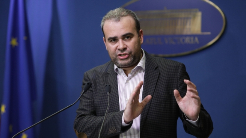 Fostul ministru Darius Vâlcov a fost preluat din Italia și se află în custoia poliției române. Gorghiu: „Este primul fugar pe care îl aduc în mandatul meu ”