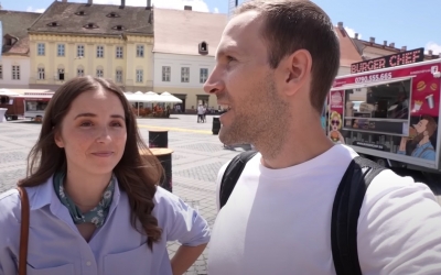 VIDEO ”Sibiu este unul dintre cele mai bine păstrate secrete din Europa de Est”. Doi americani au renunțat la job și călătoresc prin lume