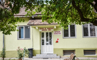 Mulți donatori pentru victimele de la Crevedia, puțini angajați la Centrul de Transfuzie Sibiu. Conducerea: „Lucrează tot personalul de care dispunem”