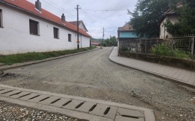 Lucrările la străzile din localitatea Agârbiciu au ajuns la final. Urmează Axente Sever