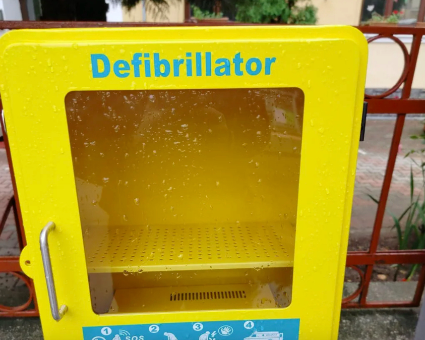 Defibrilator public furat din centrul Brașovului. În ședința de Consiliu Local de miercuri s-a discutat ca și Sibiul să fie dotat cu astfel de aparate