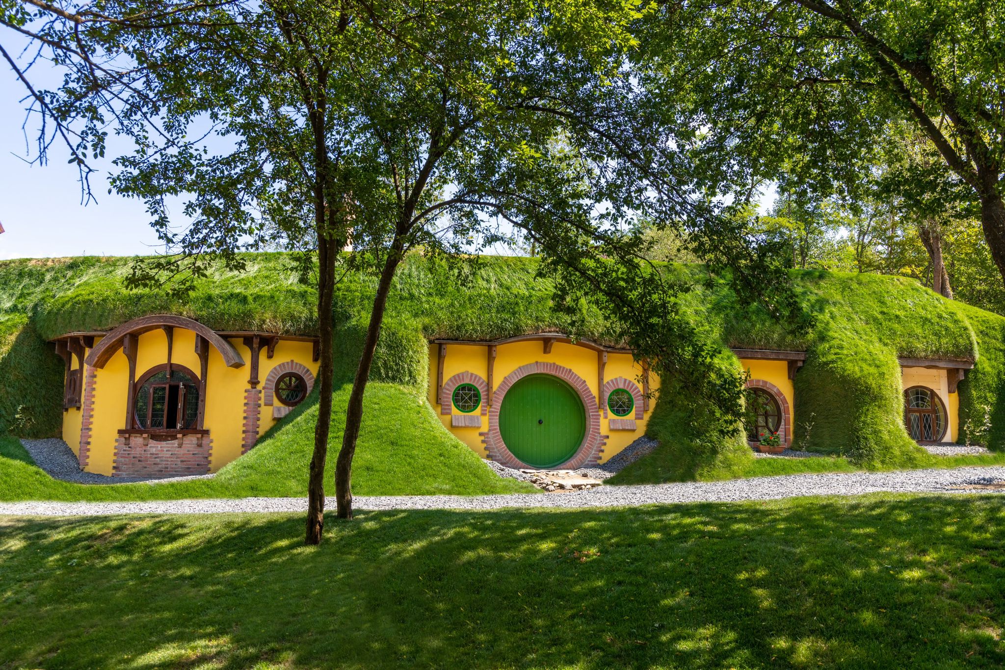 Cel mai nou obiectiv turistic al Sibiului, Casa Hobbiților, se deschide oficial sâmbătă. 20 de lei intrarea