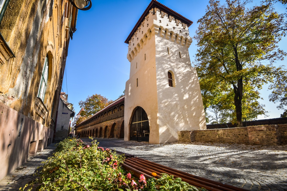 Cu 2 lei biletul. Turnurile de pe strada Cetății din Sibiu au avut peste 11 mii de vizitatori de la deschidere. Luna iunie, cea mai aglomerată