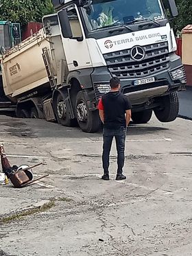 Terra Building despre fotografia cu camionul de 24 de tone cu roțile din față în aer: Nu au fost nici măcar pagube materiale