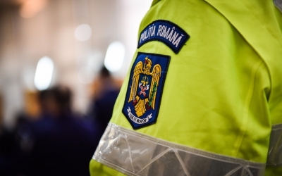 Un bărbat din Sibiu a fost reținut de polițiști după ce a distrus casa părinților. Nu avea voie să se apropie de aceștia mai puțin de 50 de metri