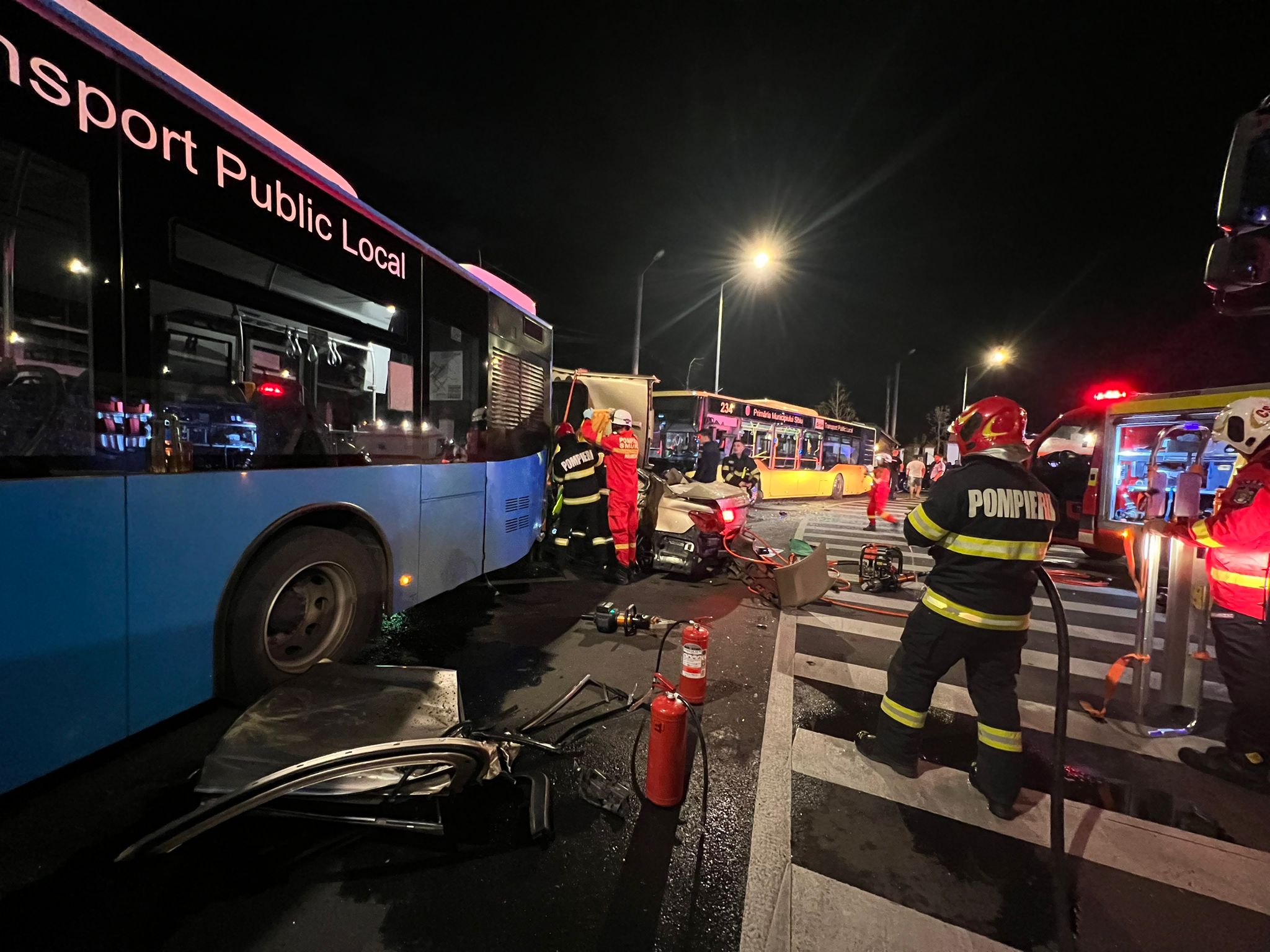 Șoferul care a produs accidentul de pe Calea Dumbrăvii a fost operat de urgență și internat în ATI
