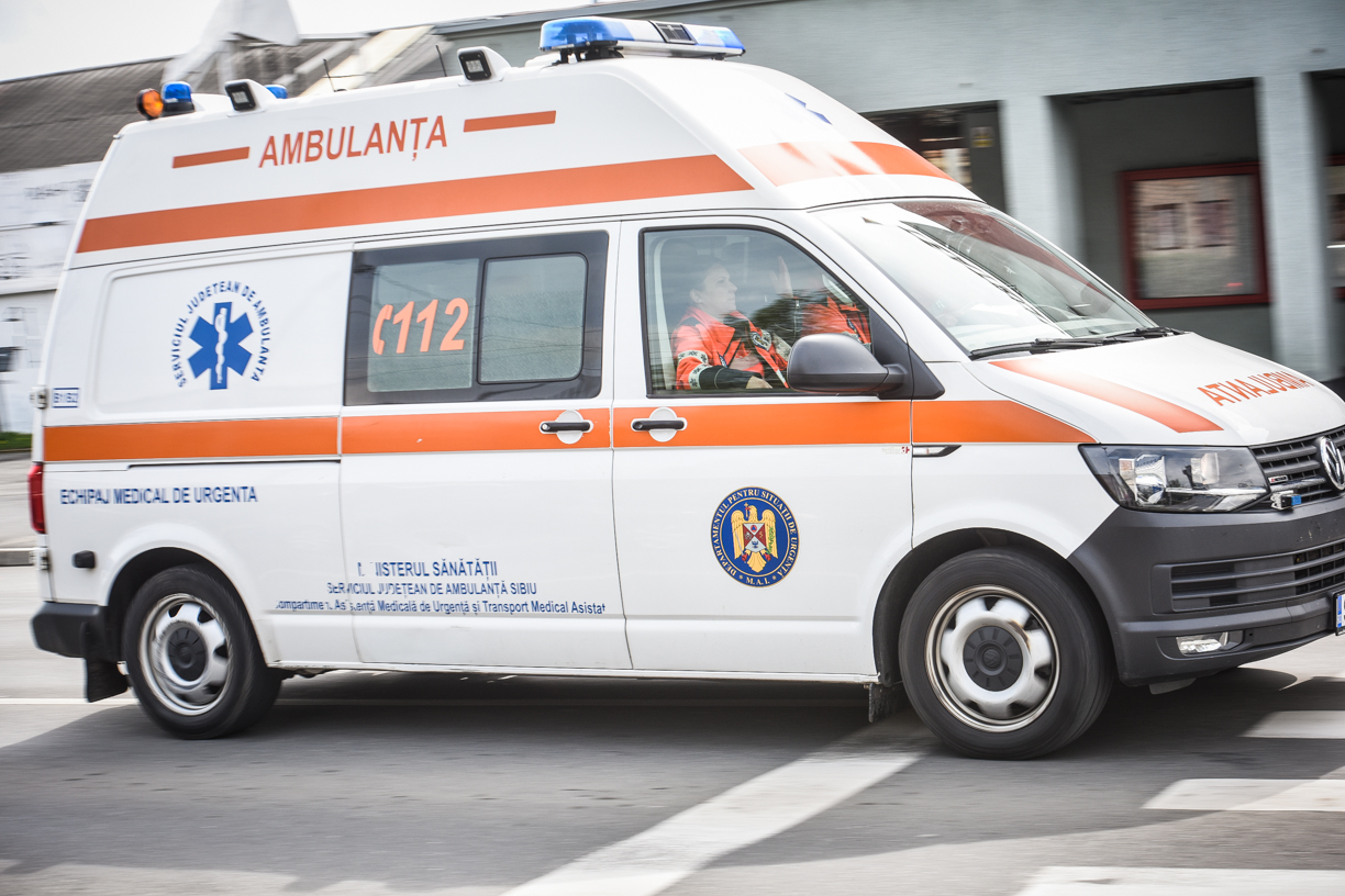 Accident cu trei răniți pe strada Ștefan cel Mare din Sibiu