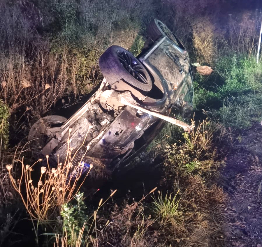 Accident cu trei mașini și 10 persoane implicate. Trei adulți și trei copii au fost duși la spital