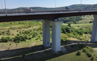 Filmare din dronă cu viaductul de la Aciliu, pe A1, în stare de degradare. Pe unul dintre piloni se văd fisuri, CNAIR pregăteşte o expertiză extinsă