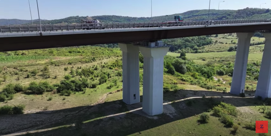 Filmare din dronă cu viaductul de la Aciliu, pe A1, în stare de degradare. Pe unul dintre piloni se văd fisuri, CNAIR pregăteşte o expertiză extinsă