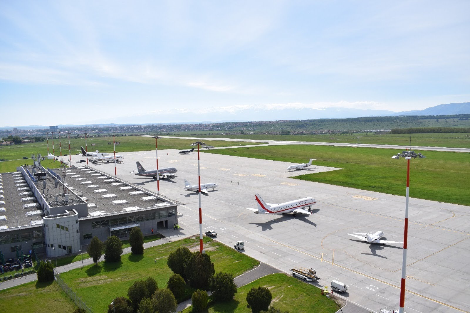 Aeroportul Sibiu, amendat de CNCD cu 30.000 de lei pentru o taxă ilegală de 100 de euro. O persoană cu handicap a fost nevoită să achite în plus taxa ”de lift”