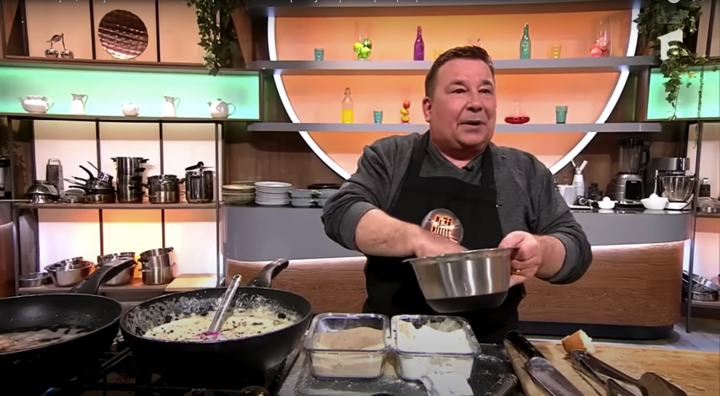 Bucătarul de la Hanul din Tulgheș a gătit mușchi ciobănesc de porc cu sos de ciuperci la Chefi la Cuțite. „Mi-a plăcut de la zece ani să fac mâncare”