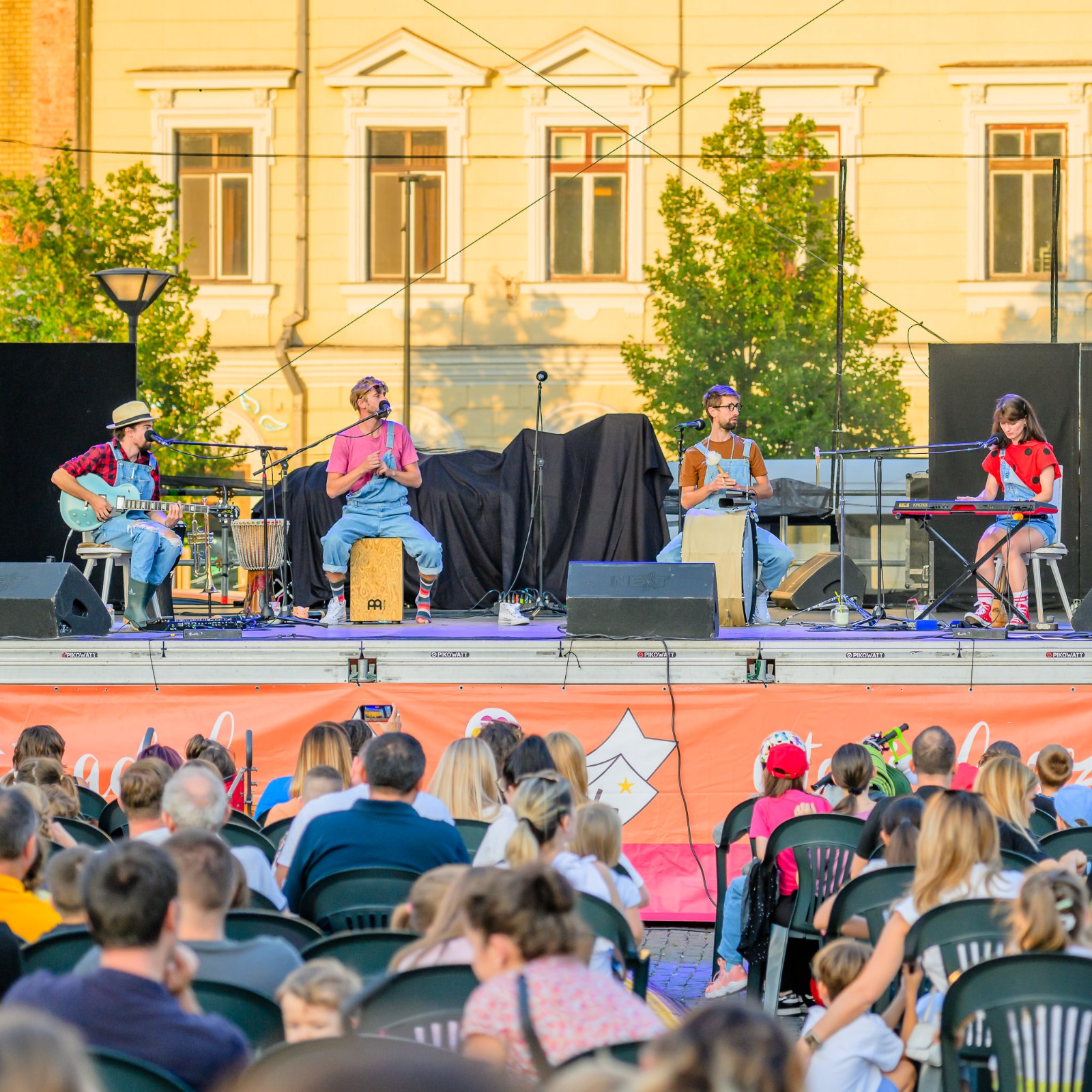 Din Cluj înapoi în Sibiu, spectacolul „Vaca Rosalinda” aduce muzica mai aproape de teatru