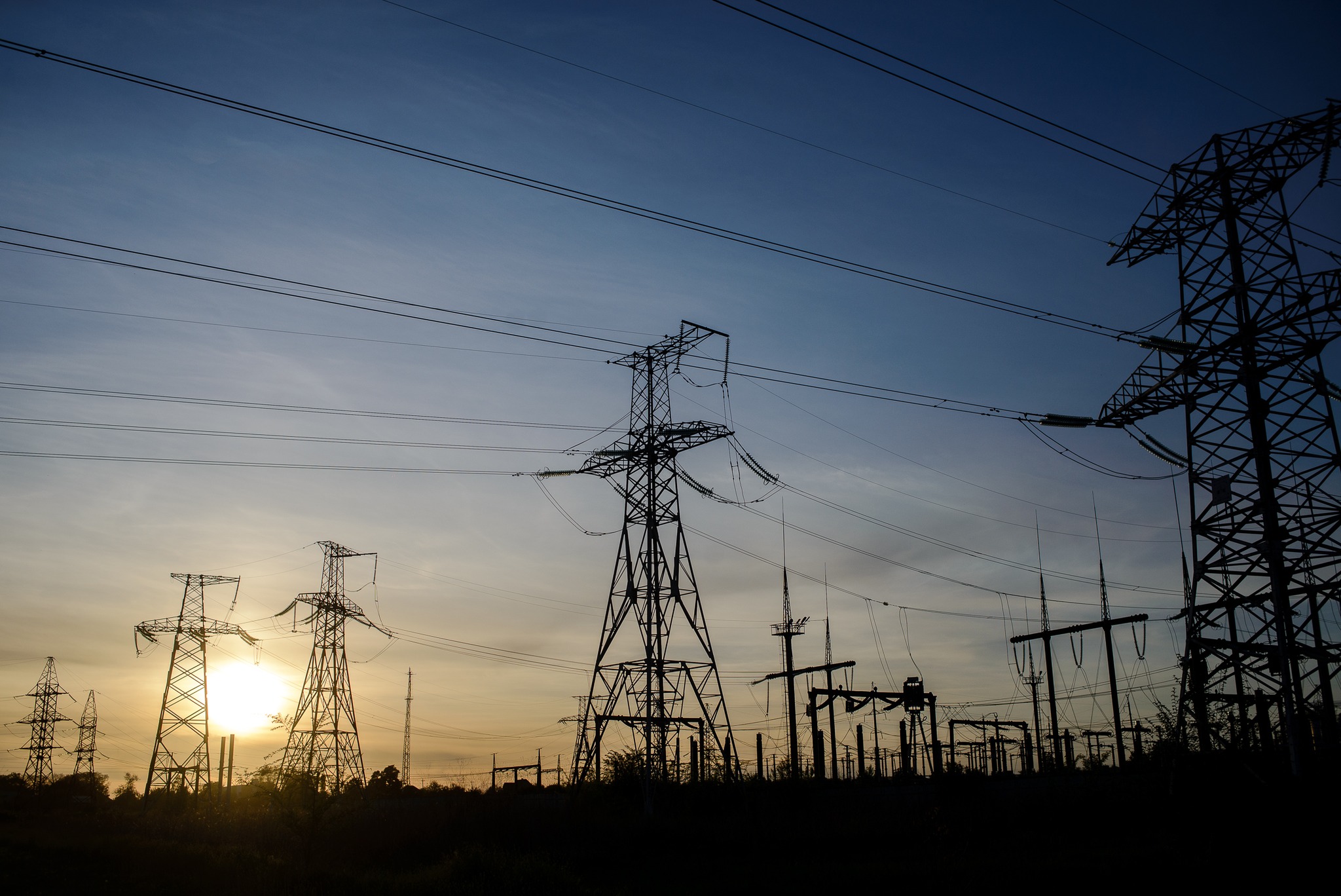 CJ Sibiu vrea să cumpere centralizat energia pentru instituțiile din subordine: pentru gazele naturale a fost impusă corectarea mai multor „cerințe neclare”