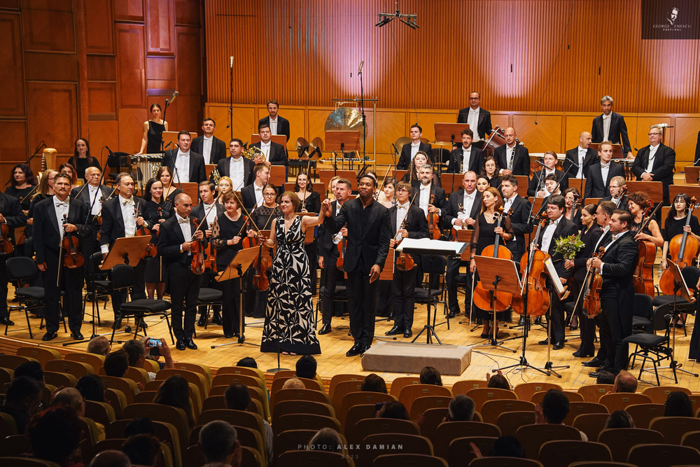 Orchestra Filarmonicii Sibiu a concertat la București, la Festivalul George Enescu. „Am fost deosebit de onorați să ne regăsim printre marile nume ale muzicii”