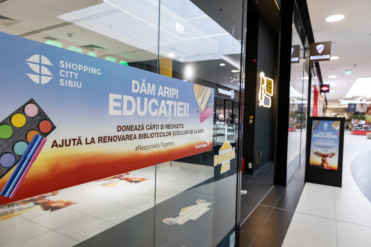 O nouă ediție a campaniei „Dăm Aripi Educației” are loc la Shopping City Sibiu: sibienii sunt invitați să doneze cărți și rechizite pentru copiii defavorizați