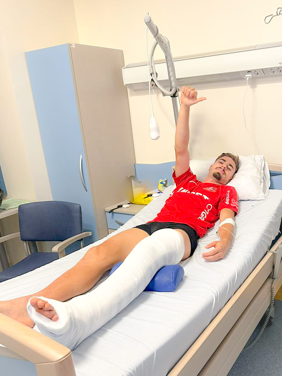 Fotbalistul F.C. Hermannstadt, Dragoș Iancu, le mulțumește fanilor de pe patul de spital. Va fi operat în această dimineață