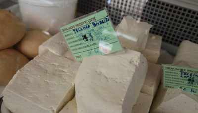 Telemea fabricată în Sibiu, cu E. Colli, Salmonella și Stafilococ. Peste 17% din probele DSVSA luate în acest an la produsele lactate fabricate de ciobanii sibieni sunt în afara normelor minime