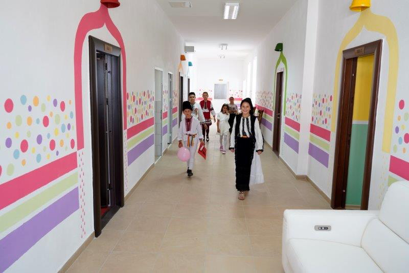 GALERIE – Cum încep școala elevii din comuna Valea Viilor, după investiții de 300.000 de euro
