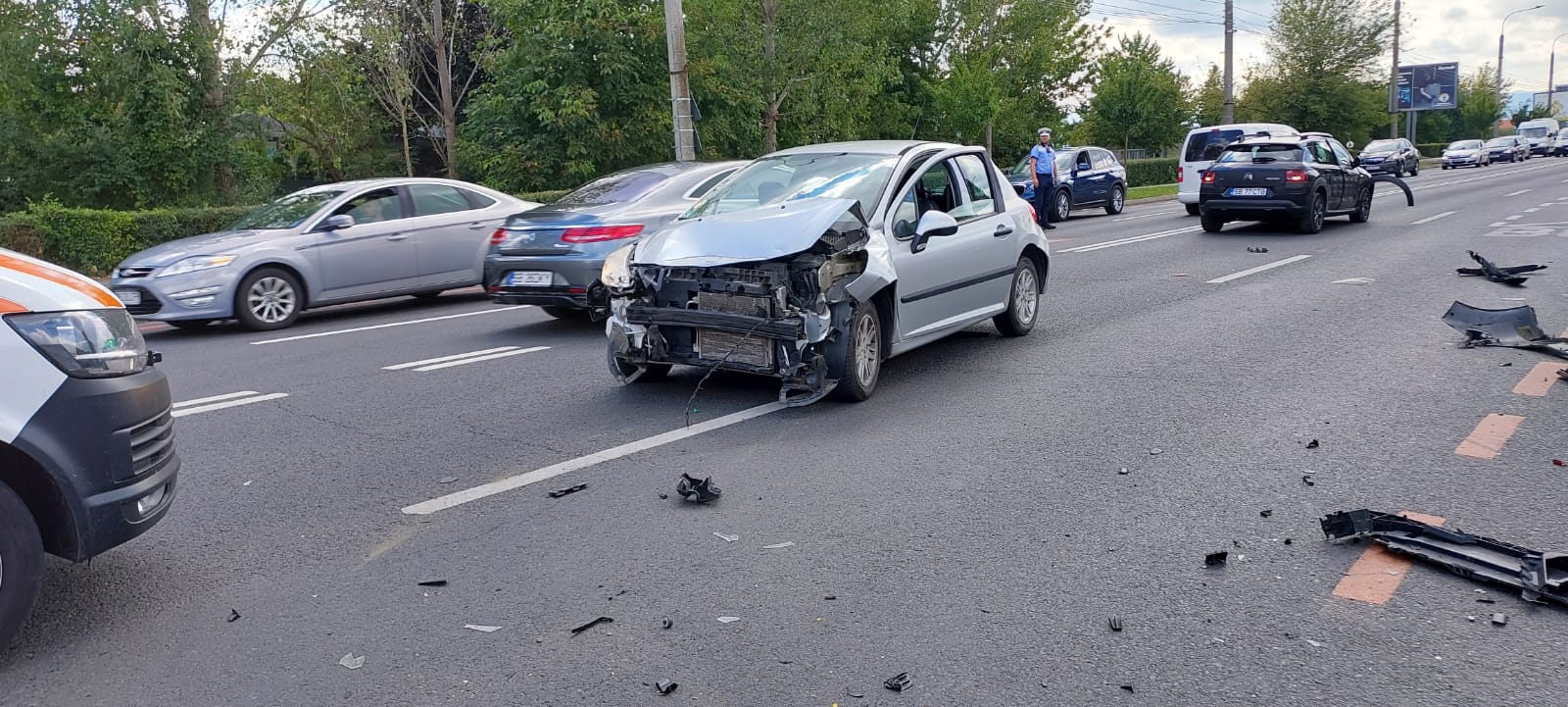 Accident cu cinci mașini implicate pe Șoseaua Alba Iulia. O tânără șoferiță nu a acordat prioritate