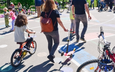 Târg de biciclete în centrul Sibiului: Copiii cărora le-au rămas mici bicicletele sunt invitați să le vândă
