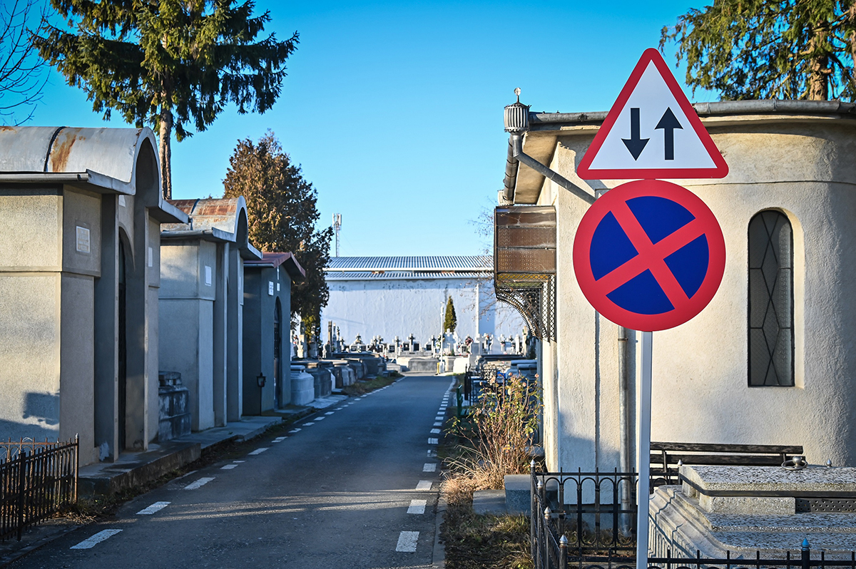 Primăria Sibiu organizează licitație pentru concesionarea a peste 200 de locuri de mormânt, la intrarea în cimitir. Costurile ajung la 1.800 de lei