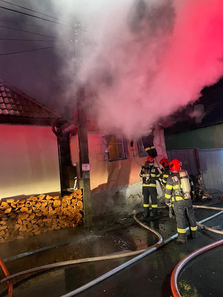 Incendiu la o casă din Rășinari. Nu sunt victime