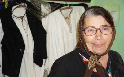 Tanti Jeni și-a făcut muzeu din banii de pensie: ”Umblu prin târgurile de vechituri unde găsesc mici comori”. E singurul muzeu din Petiș, sat cu 20 de locuitori