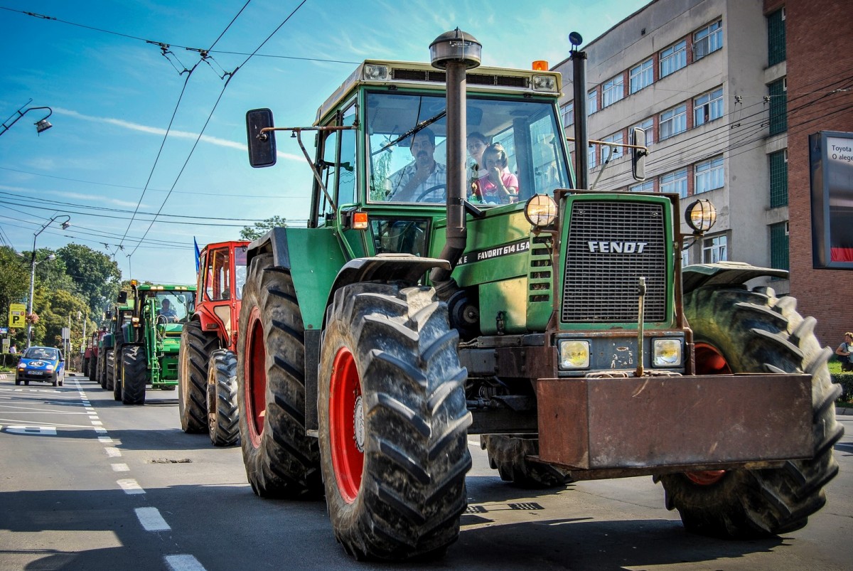 Protestul fermierilor, în Sibiu: 80 de tractoare și autoturisme vor defila luni prin municipiu. Traseul marșului