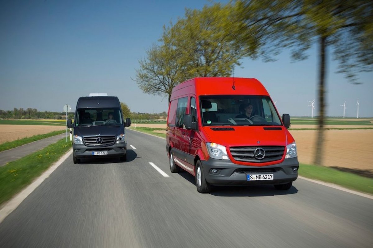 Transport de Persoane și Expediere de Colete între România și Germania: Soluții Integrate pentru Călătorii și Expedieri cu Rennen