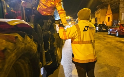 O femeie a împărțit sute de ceaiuri și cafele protestatarilor din Sibiu: „Trebuie să fim uniți!”