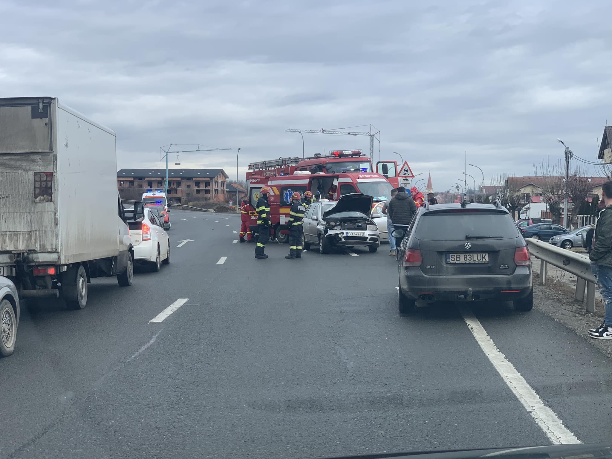 Accident pe DN 1 la Șelimbăr, în zona Extaz. O femeie a ajuns la spital